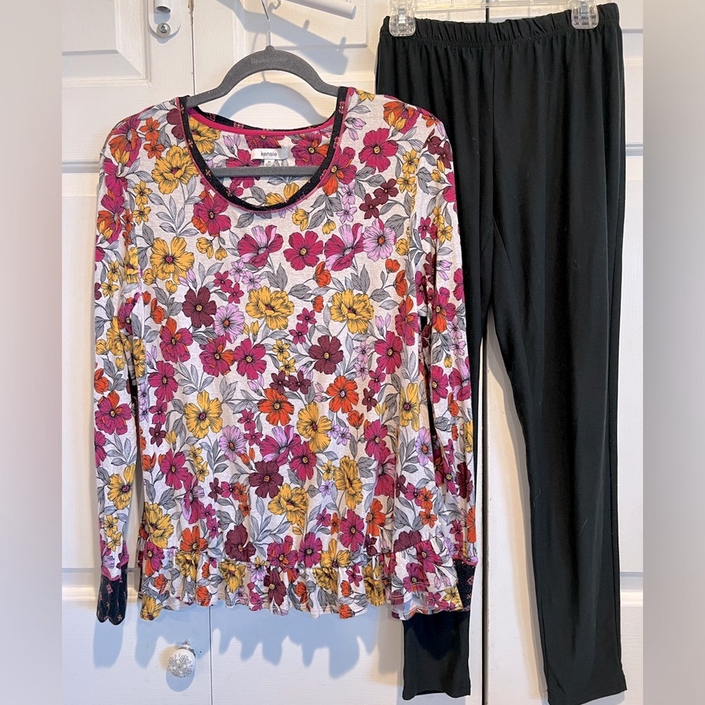 2 Pc PJ Set🌺🌼 Colorful , Long Sleeve , Floral Top and Black Pants Set